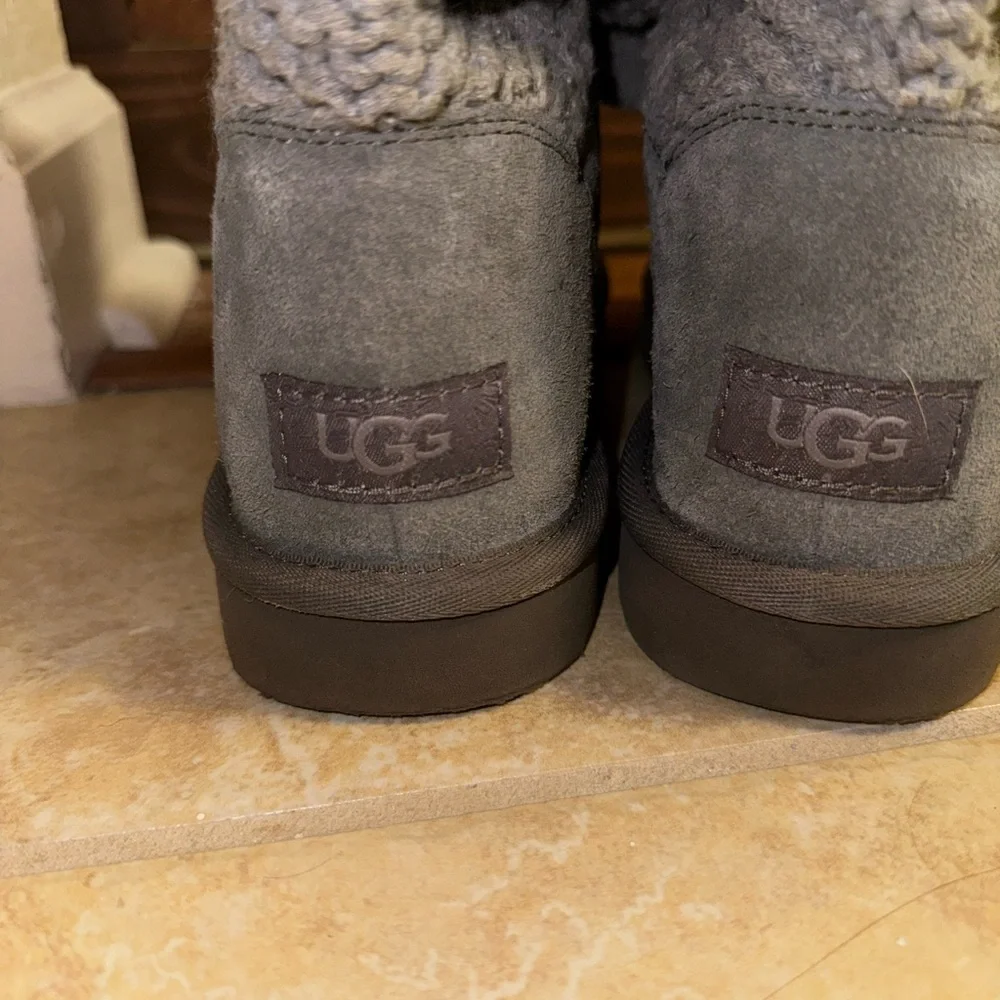 Women’s UGG boots - Picture 2 of 5